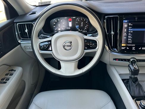 Used 2022 Volvo V60 T5 Cross Country w/ Advanced Package image 17