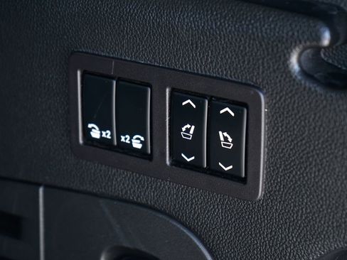 Used 2018 Cadillac Escalade ESV Premium Luxury image 10