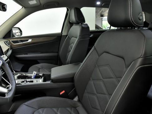 Certified 2024 Volkswagen Atlas SE image 8