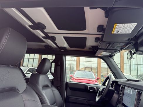 New 2025 Ford Bronco Badlands image 32