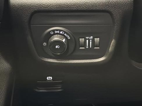 Used 2022 Jeep Grand Cherokee Limited AWD/4WD image 33