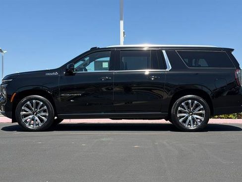 New 2026 Chevrolet Suburban High Country AWD/4WD image 7