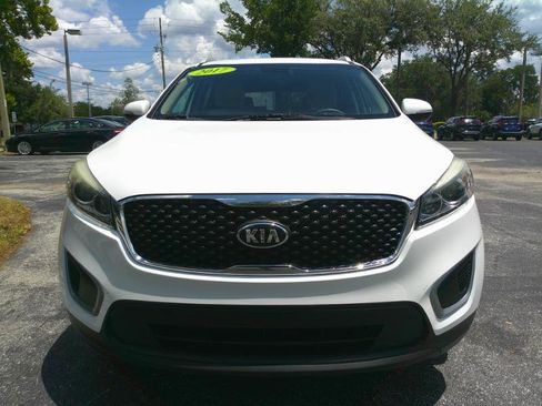 Used 2017 Kia Sorento FWD w/ LX Convenience Package image 3