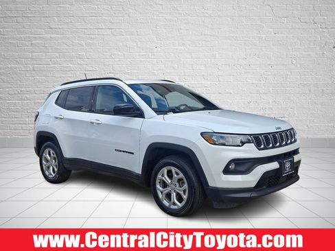 Used 2024 Jeep Compass Latitude AWD/4WD image 1