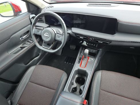 Used 2025 Nissan Kicks SR AWD/4WD image 23