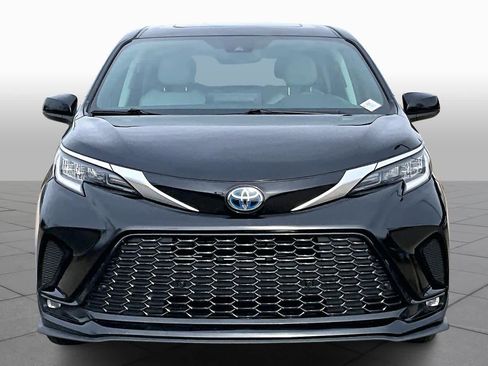 Used 2023 Toyota Sienna XSE image 4