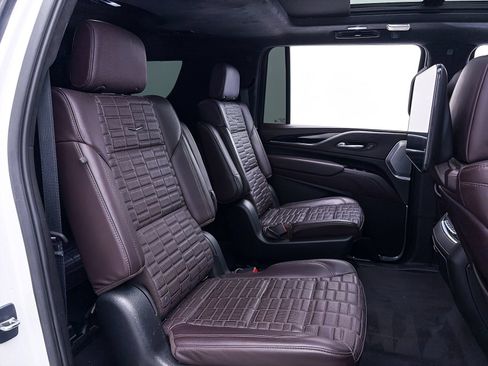 Used 2023 Cadillac Escalade ESV Sport Platinum AWD/4WD image 45