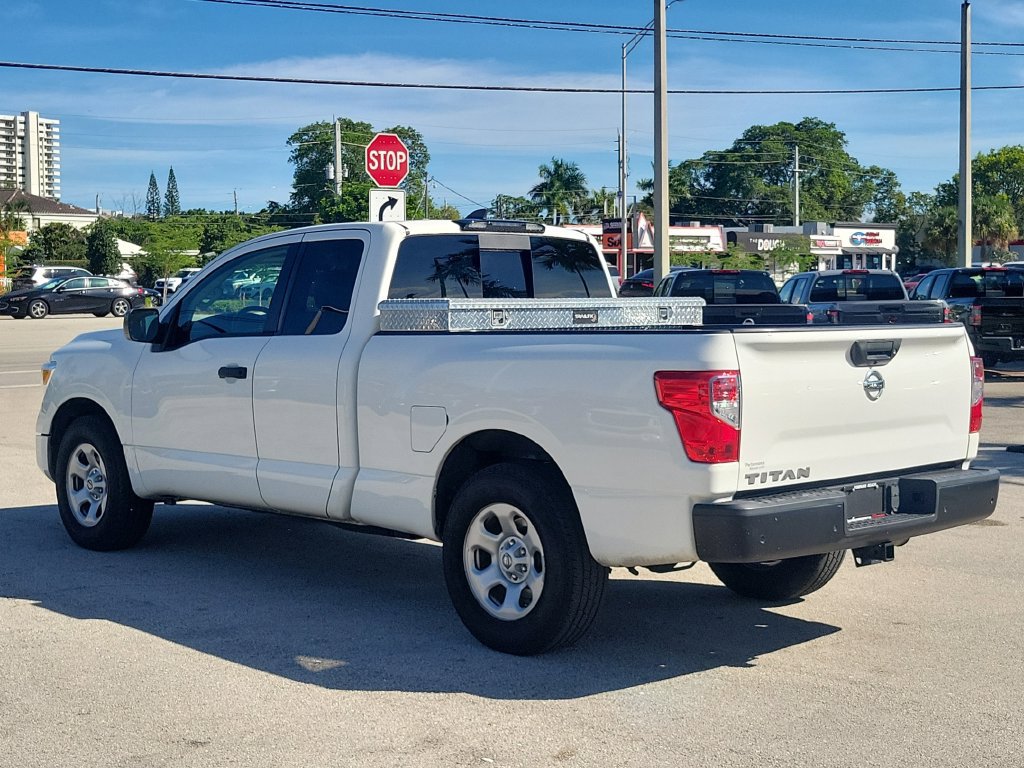 Used 2022 Nissan Titan S RWD image 9