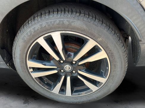 Used 2019 Nissan Kicks SV FWD image 12