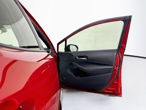 Used 2021 Toyota Corolla SE w/ Special Edition FWD image 30