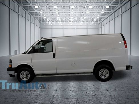 Used 2021 Chevrolet Express 2500 w/ Driver Convenience Package RWD image 7
