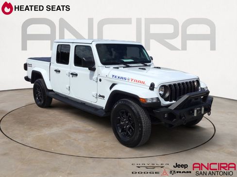 Used 2024 Jeep Gladiator Mojave AWD/4WD image 1