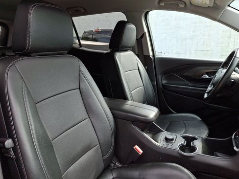 Used 2024 GMC Terrain SLT AWD/4WD image 11
