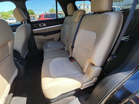 Used 2017 Ford Explorer XLT image 23