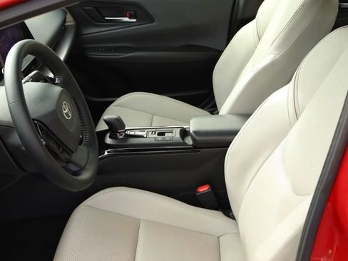 Used 2024 Toyota Prius XLE AWD/4WD image 14