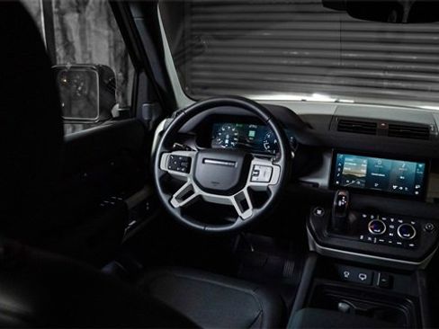 Used 2022 Land Rover Defender 110 S image 5