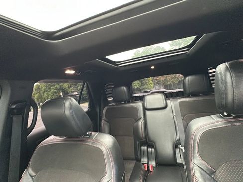Used 2018 Ford Explorer XLT w/ Equipment Group 202A AWD/4WD image 15