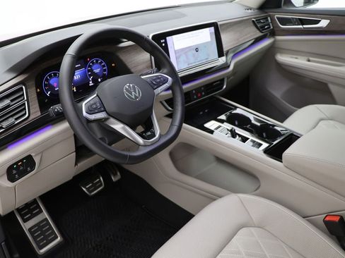 Used 2025 Volkswagen Atlas SEL Premium R-Line image 20