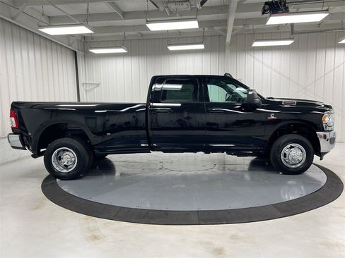 Used 2024 RAM 3500 Tradesman w/ Chrome Appearance Group image 4