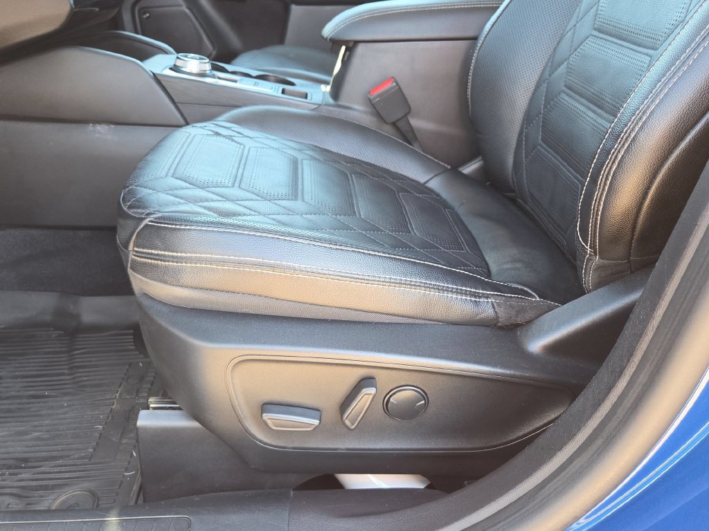 Certified 2023 Ford Escape Platinum w/ Premium Technology Package AWD/4WD image 16