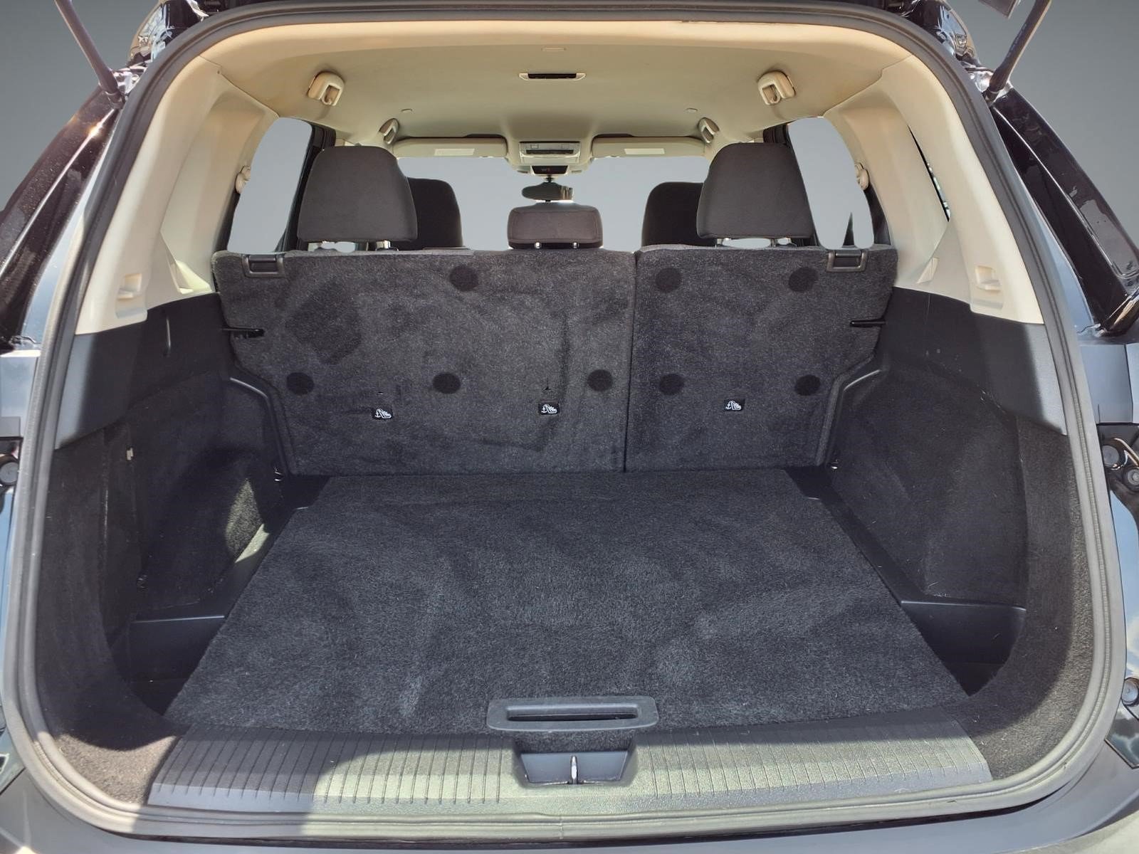 Used 2023 Nissan Rogue SV FWD image 12