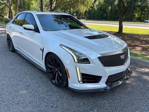Used 2019 Cadillac CTS V w/ Carbon Fiber Package RWD image 4