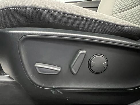 Used 2020 Ford Escape SE image 6