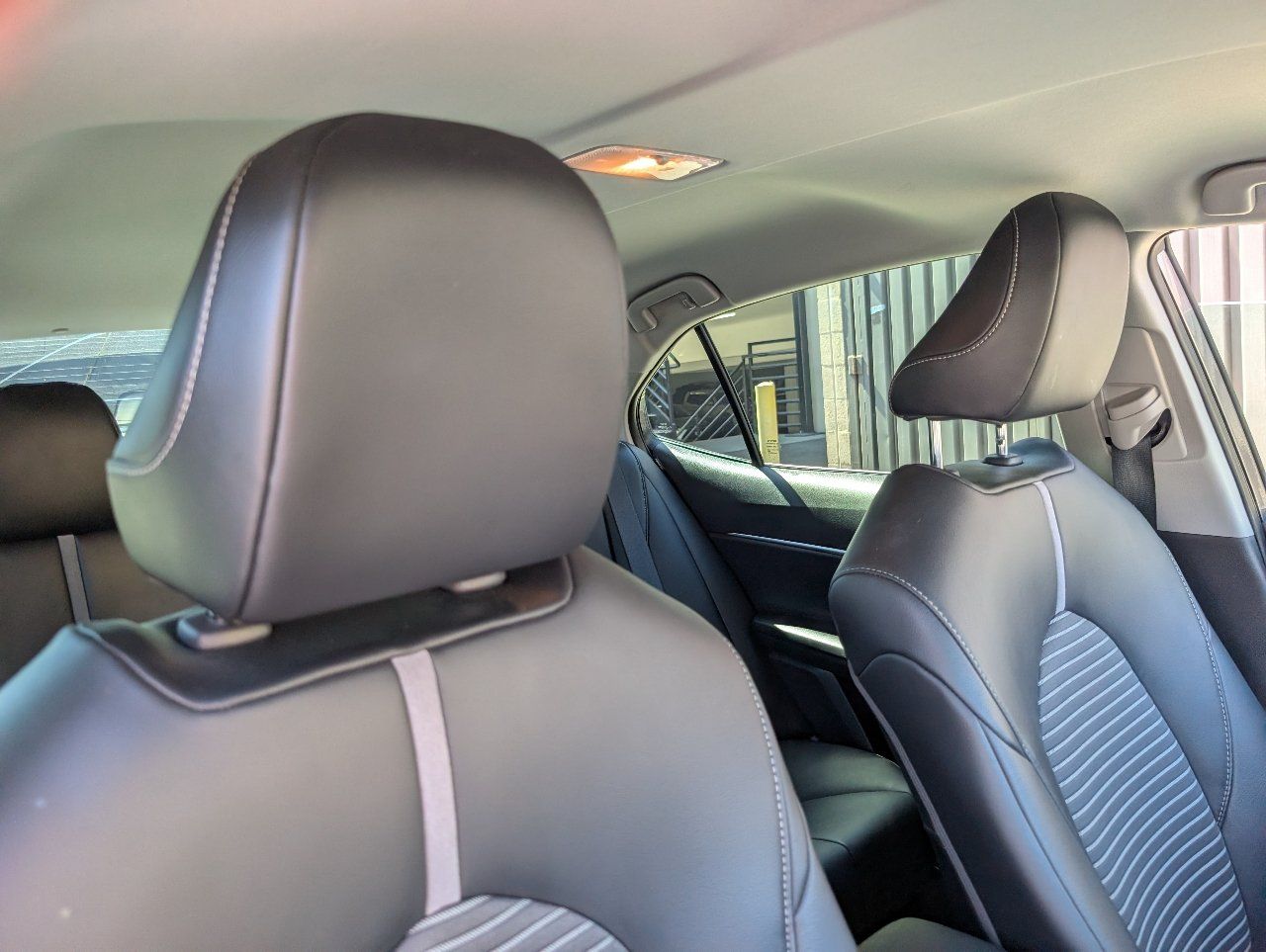 Used 2020 Toyota Camry SE FWD image 3