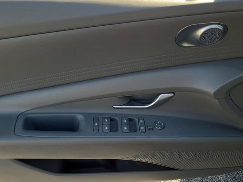 Used 2024 Hyundai Elantra SEL image 28