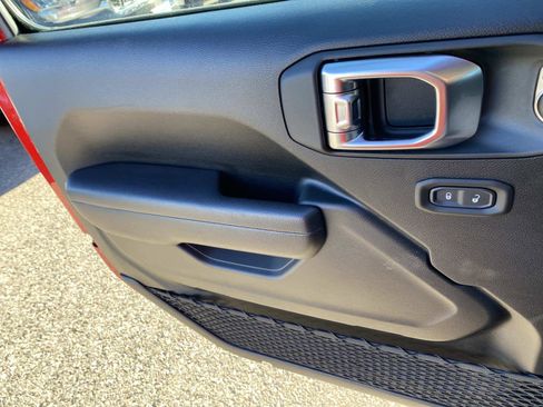 Certified 2025 Jeep Wrangler Sport S image 16