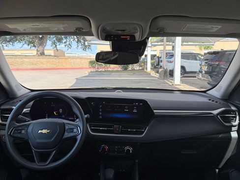 Used 2025 Chevrolet TrailBlazer LT FWD image 28