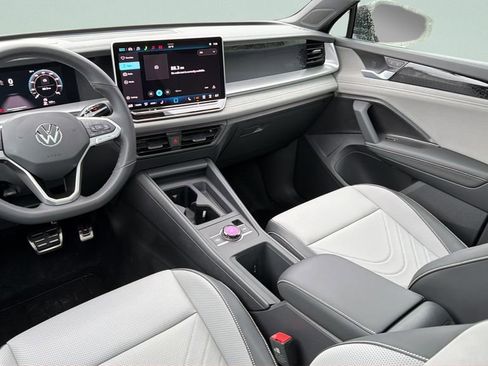 New 2026 Volkswagen Tiguan SE R-Line FWD image 29