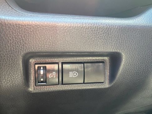 Used 2025 Toyota RAV4 XLE FWD image 26