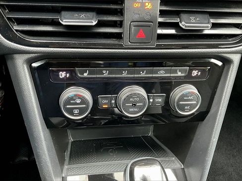 Used 2024 Volkswagen Taos SE image 31