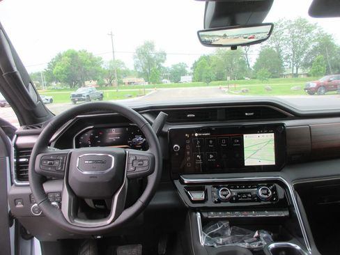 New 2026 GMC Sierra 2500 Denali Ultimate AWD/4WD image 17