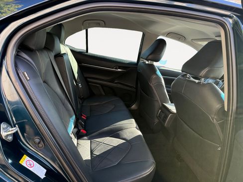 Used 2018 Toyota Camry XLE FWD image 18