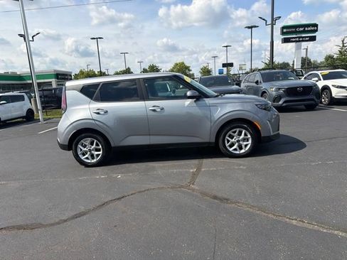 Used 2025 Kia Soul LX w/ LX Technology Package FWD image 5