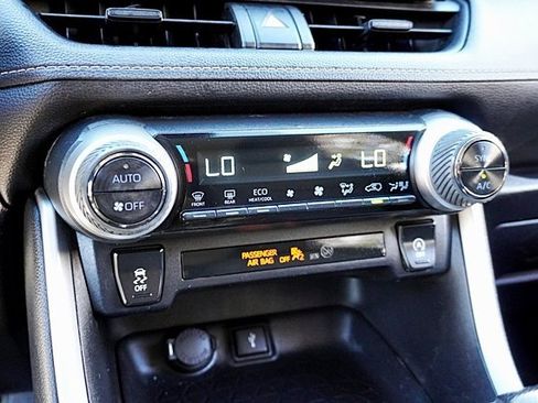 Used 2021 Toyota RAV4 XLE image 27