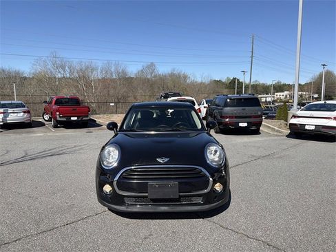 Used 2017 MINI Cooper 4-Door Hardtop image 2