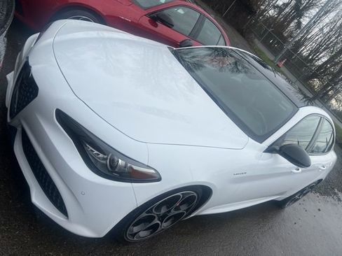 Used 2023 Alfa Romeo Giulia Veloce image 34