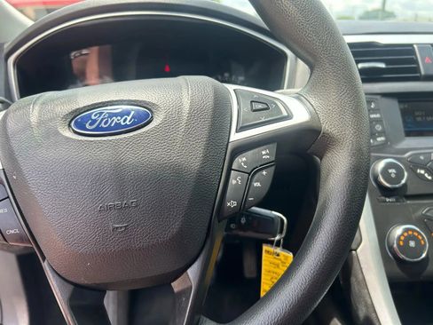 Used 2016 Ford Fusion SE image 16