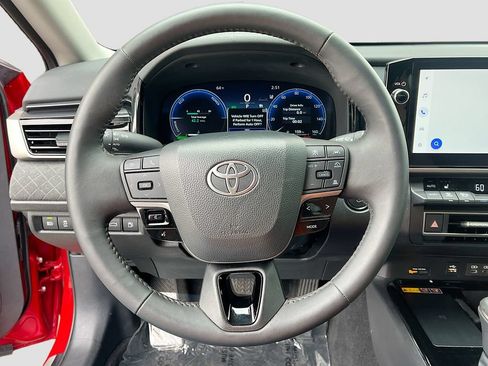 Used 2025 Toyota Camry XLE FWD image 11
