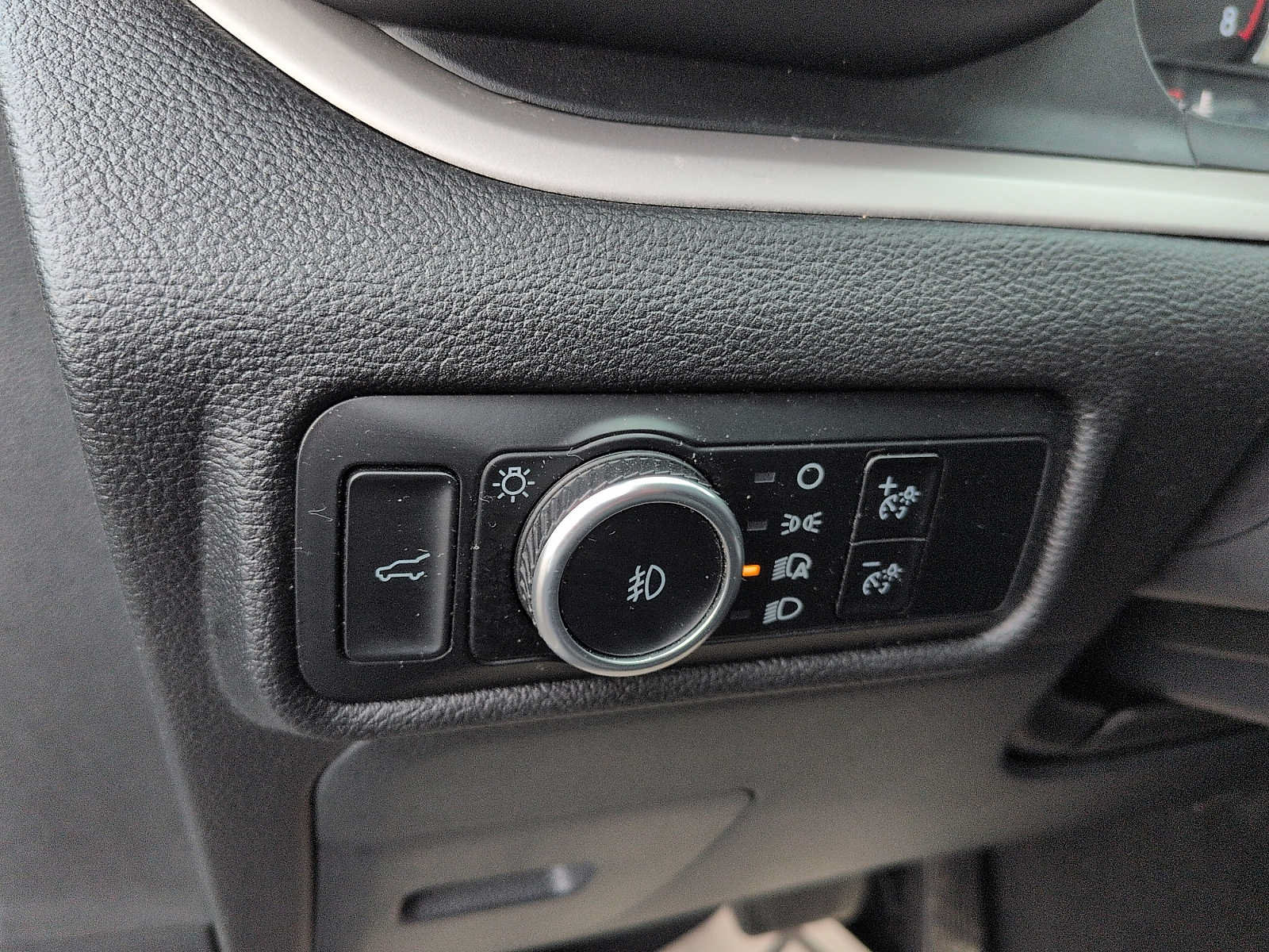 Used 2023 Ford Explorer XLT w/ Equipment Group 202A AWD/4WD image 15
