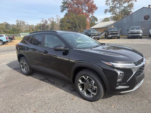 New 2026 Chevrolet Trax LT w/ LT Convenience Package image 2