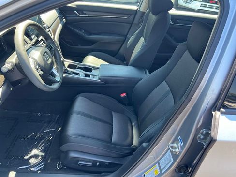Used 2018 Honda Accord EX image 12