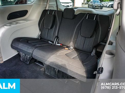 Used 2022 Chrysler Voyager LX FWD image 21