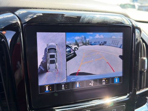 Used 2023 Chevrolet Traverse High Country FWD image 5