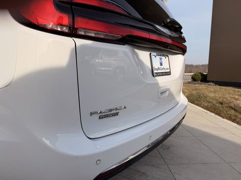 Used 2022 Chrysler Pacifica Touring-L image 36