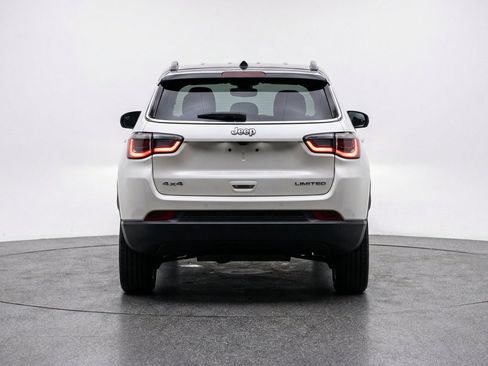 Used 2025 Jeep Compass Latitude AWD/4WD image 7