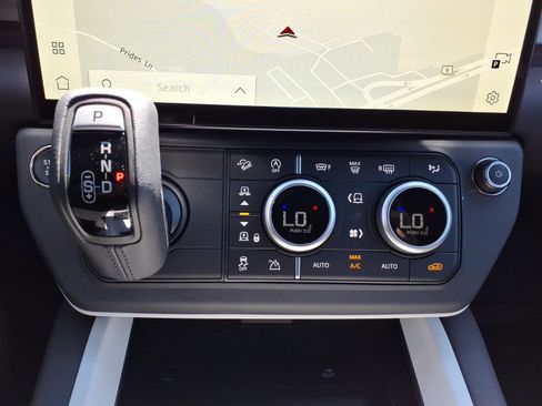 New 2026 Land Rover Defender 110 X-Dynamic SE AWD/4WD image 13